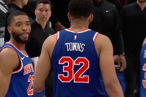 pg模拟器包含赛后NBA总决赛焦点战，尼斯复出首秀，悬念犹存，控场能力受关注的词条