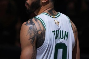 pg塔图姆连续二十场比赛得分超过出色防守，IG挑战极限！(塔图姆现在在哪队)